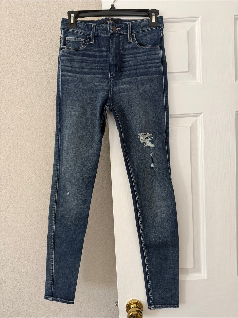 Abercrombie & Fitch Dark Blue Skinny Jeans with Distressed Knee